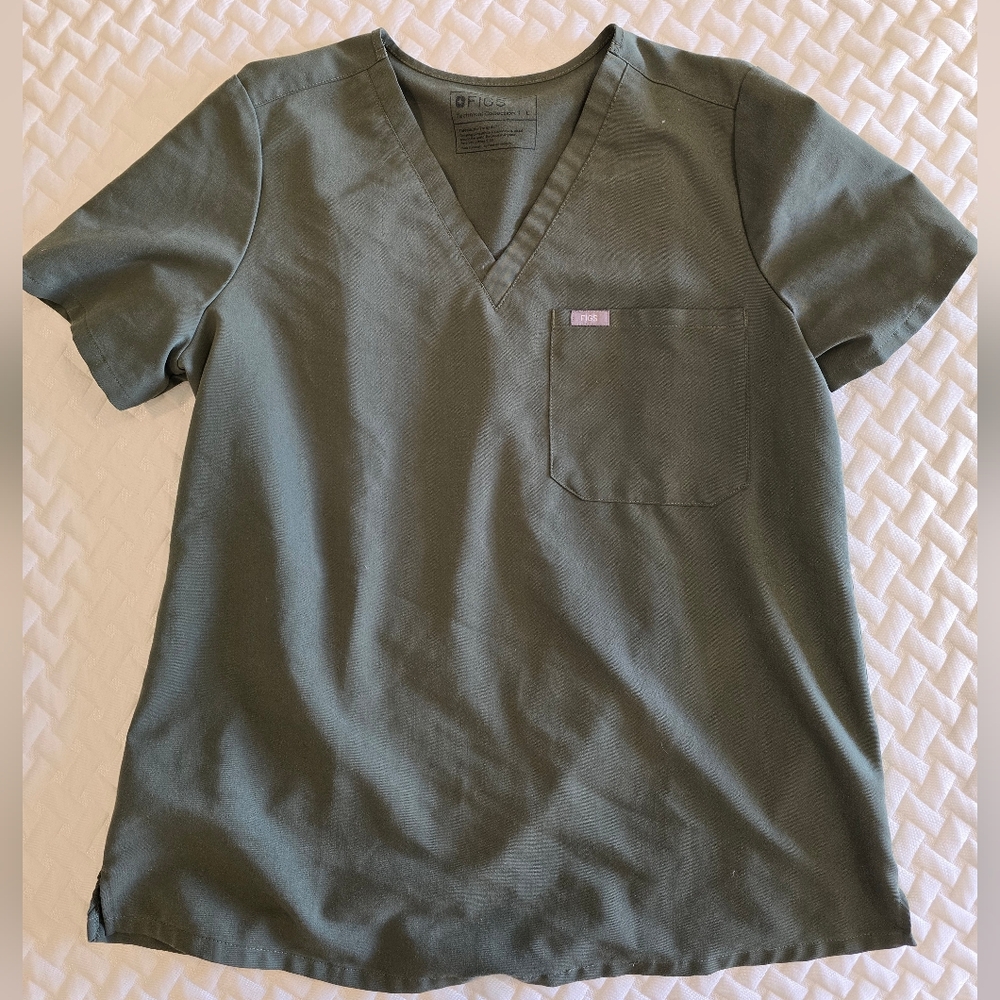 Womens Figs Moss Catarina One-Pocket Scrub Top Size: L